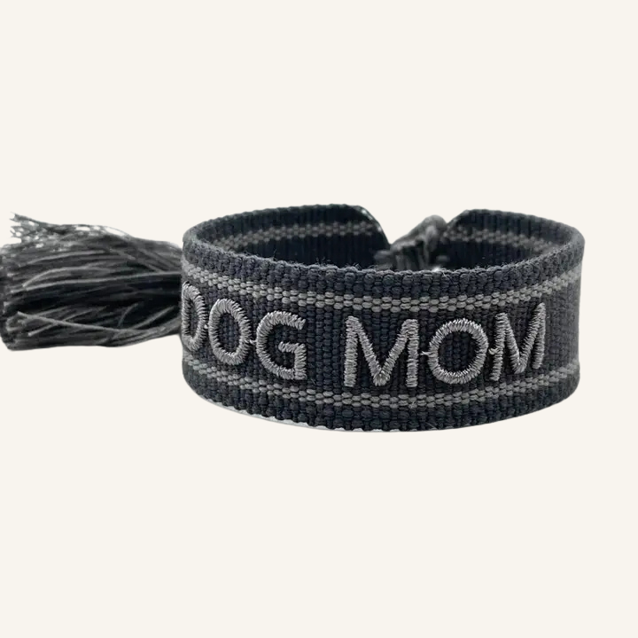 Bracciale in tessuto ricamato nero scritta "DOG MOM"