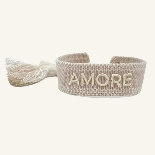Bracciale in tessuto ricamato beige con scritta "AMORE"