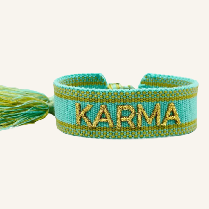 Bracciale in tessuto ricamato azzurro e verde con scritta oro "KARMA"